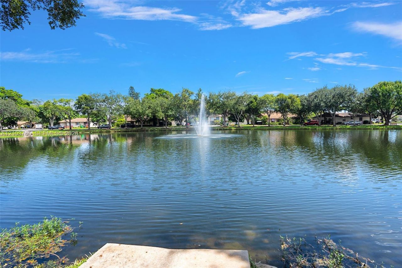 2131 Nova Village Dr , Davie, FL 33317 Photo