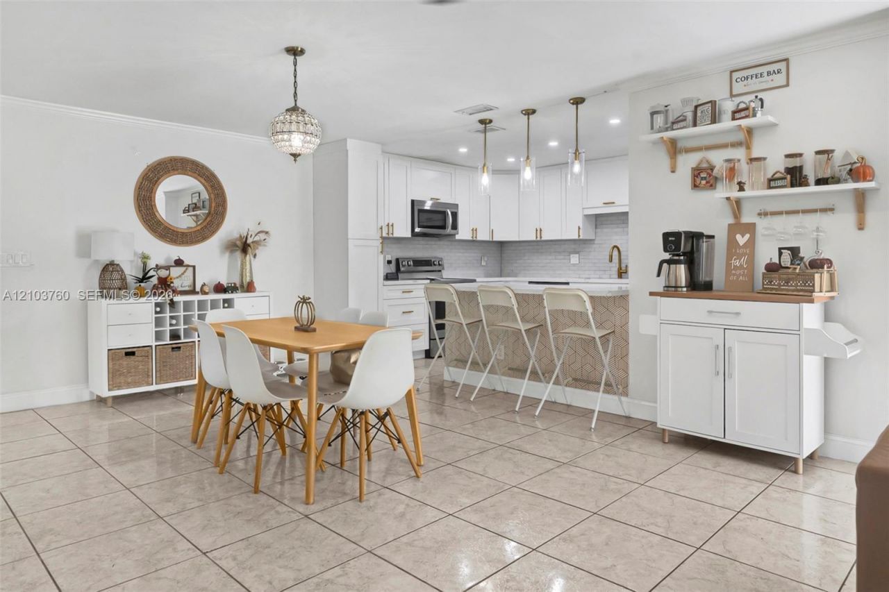 2131 Nova Village Dr , Davie, FL 33317 Photo