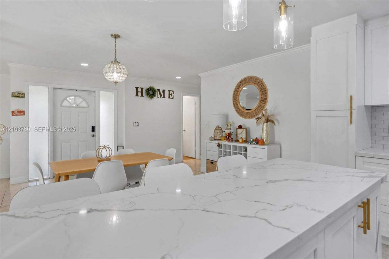 2131 Nova Village Dr , Davie, FL 33317 Photo