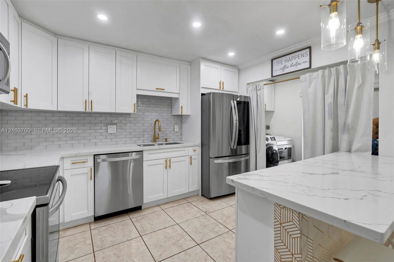 2131 Nova Village Dr , Davie, FL 33317 Photo