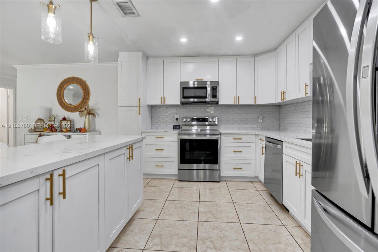 2131 Nova Village Dr , Davie, FL 33317 Photo