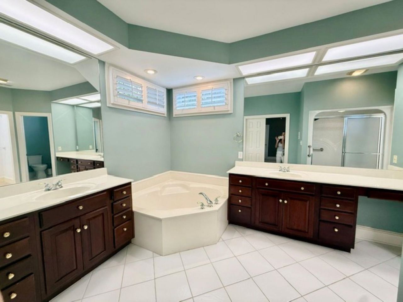 1313 Royal Devon Dr. Photo 4