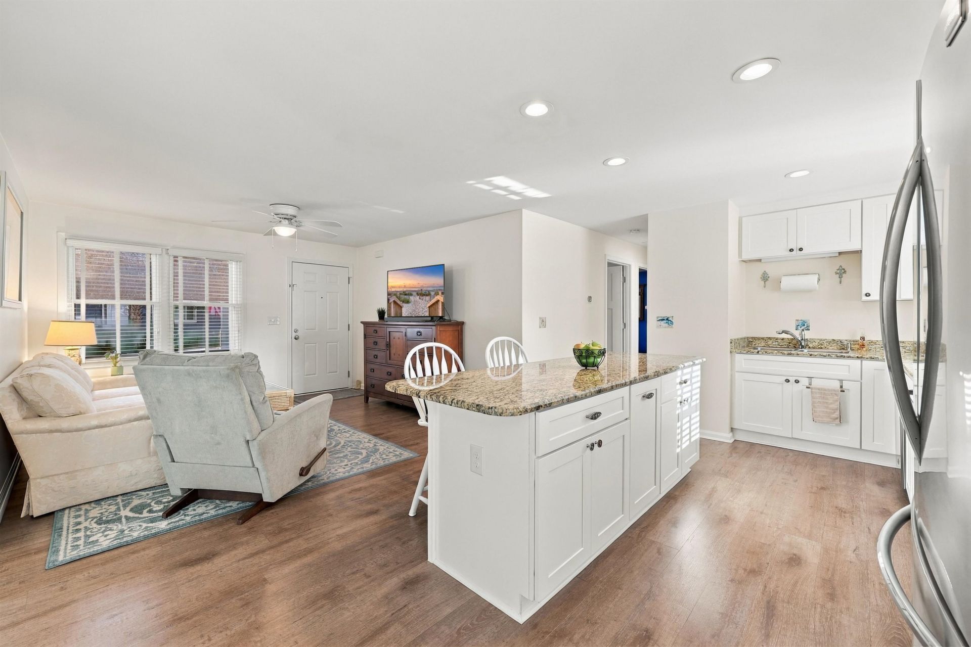 213 N Hollywood Dr. Photo 10