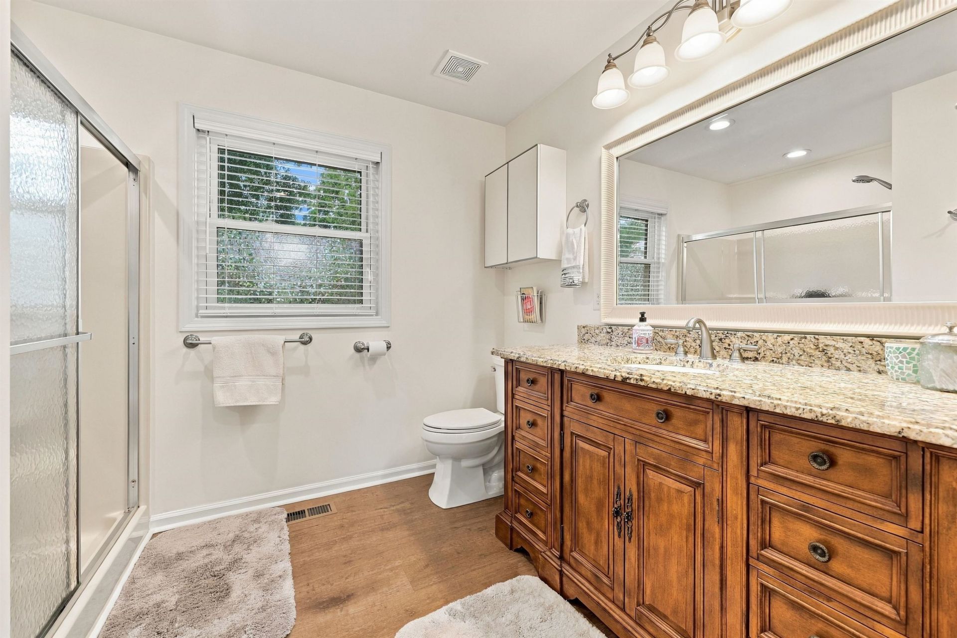 213 N Hollywood Dr. Photo 15