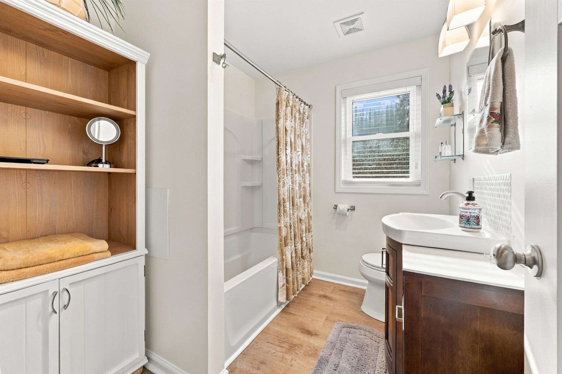 213 N Hollywood Dr. Photo 18