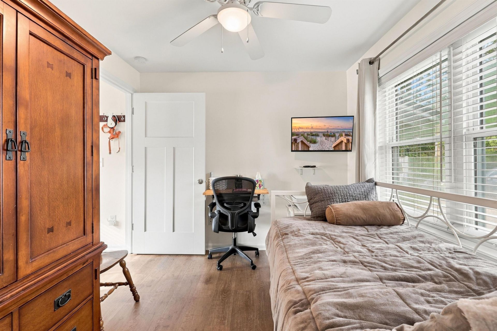 213 N Hollywood Dr. Photo 19
