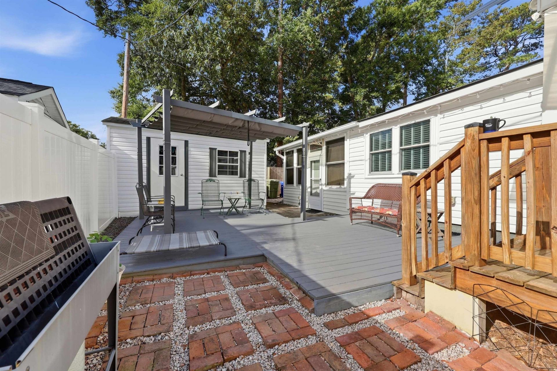 213 N Hollywood Dr. Photo 23