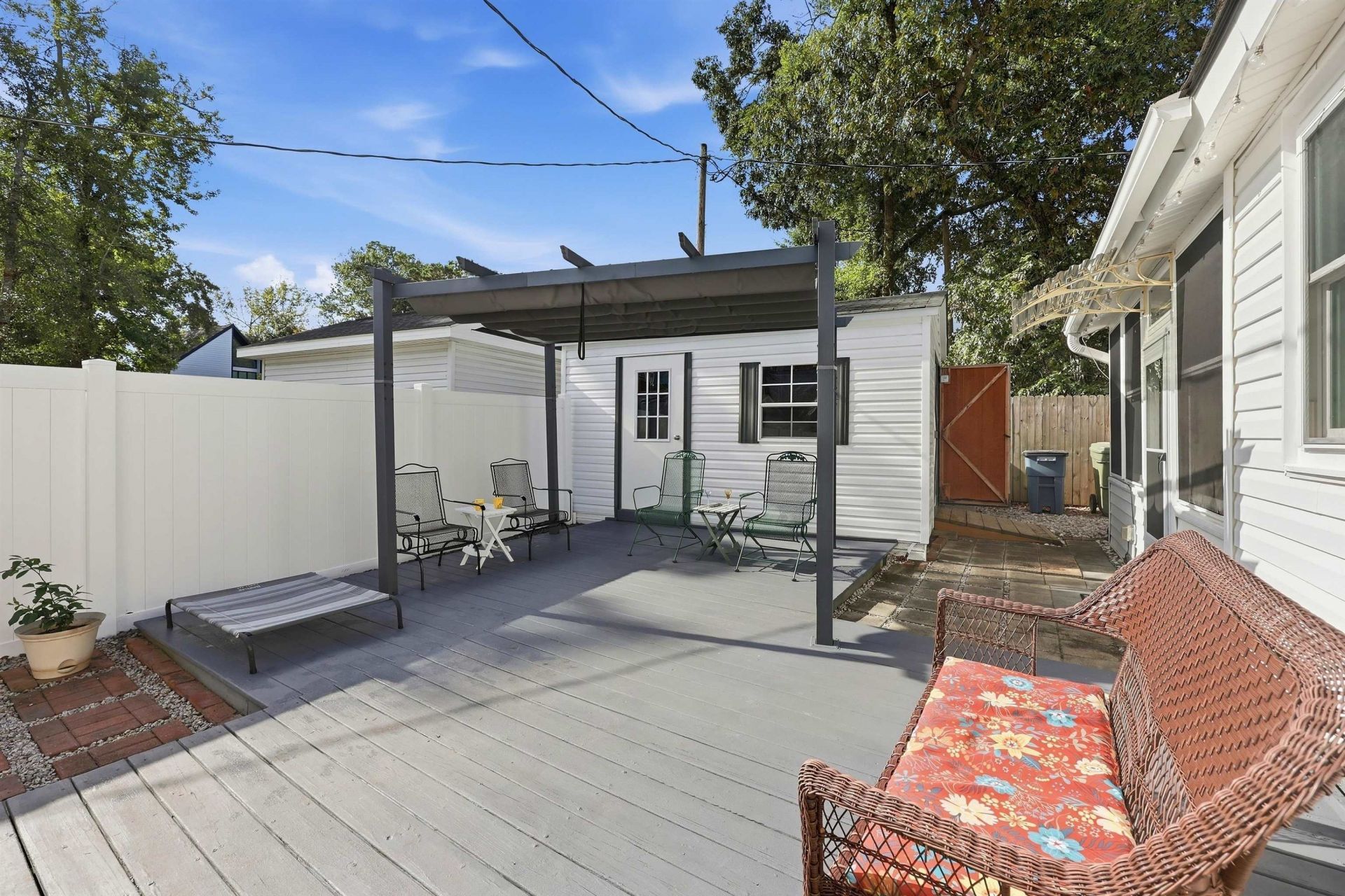 213 N Hollywood Dr. Photo 24