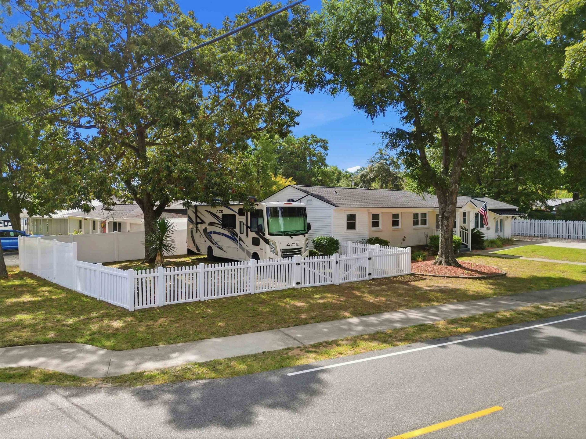 213 N Hollywood Dr. Photo 27