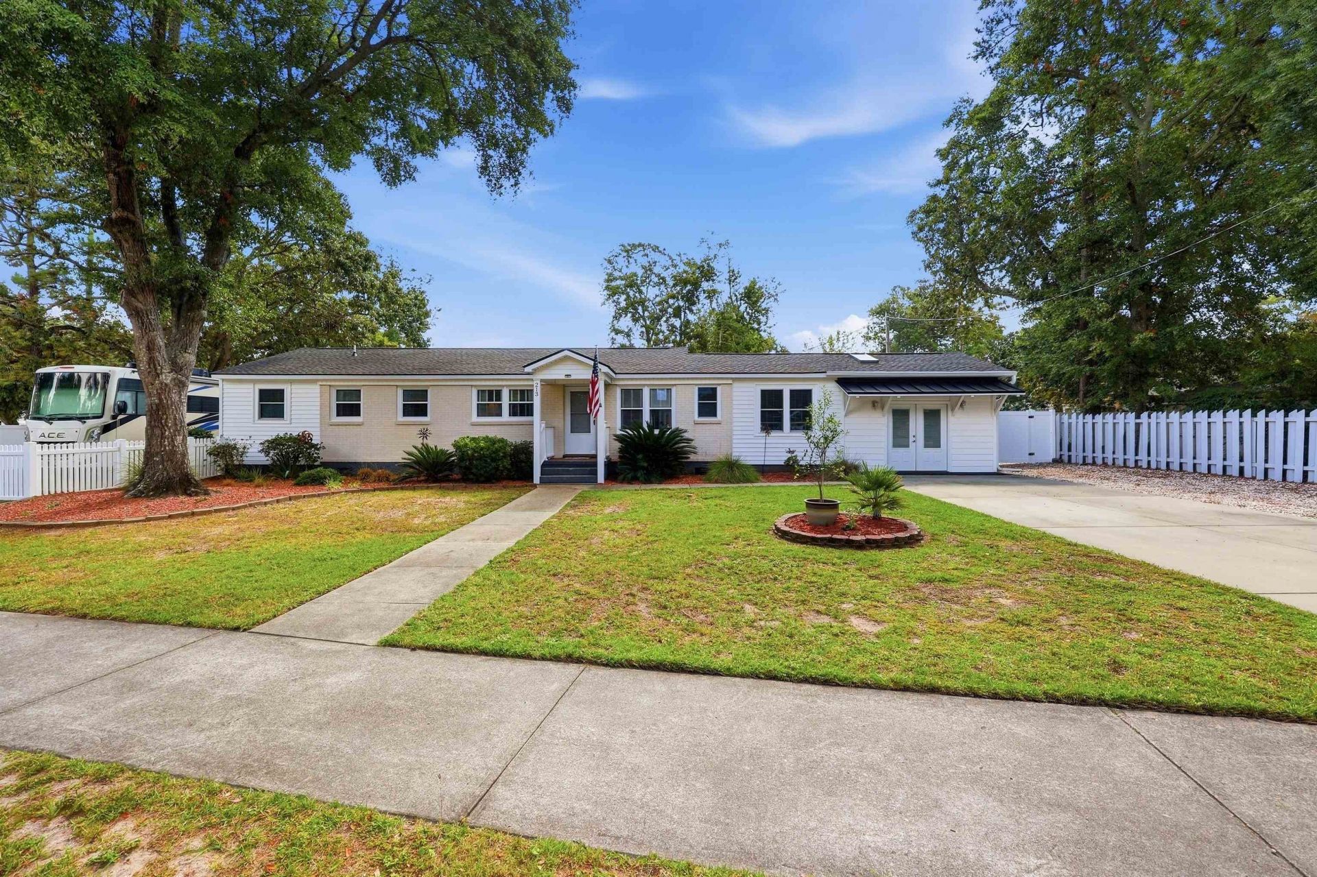 213 N Hollywood Dr. Photo 3
