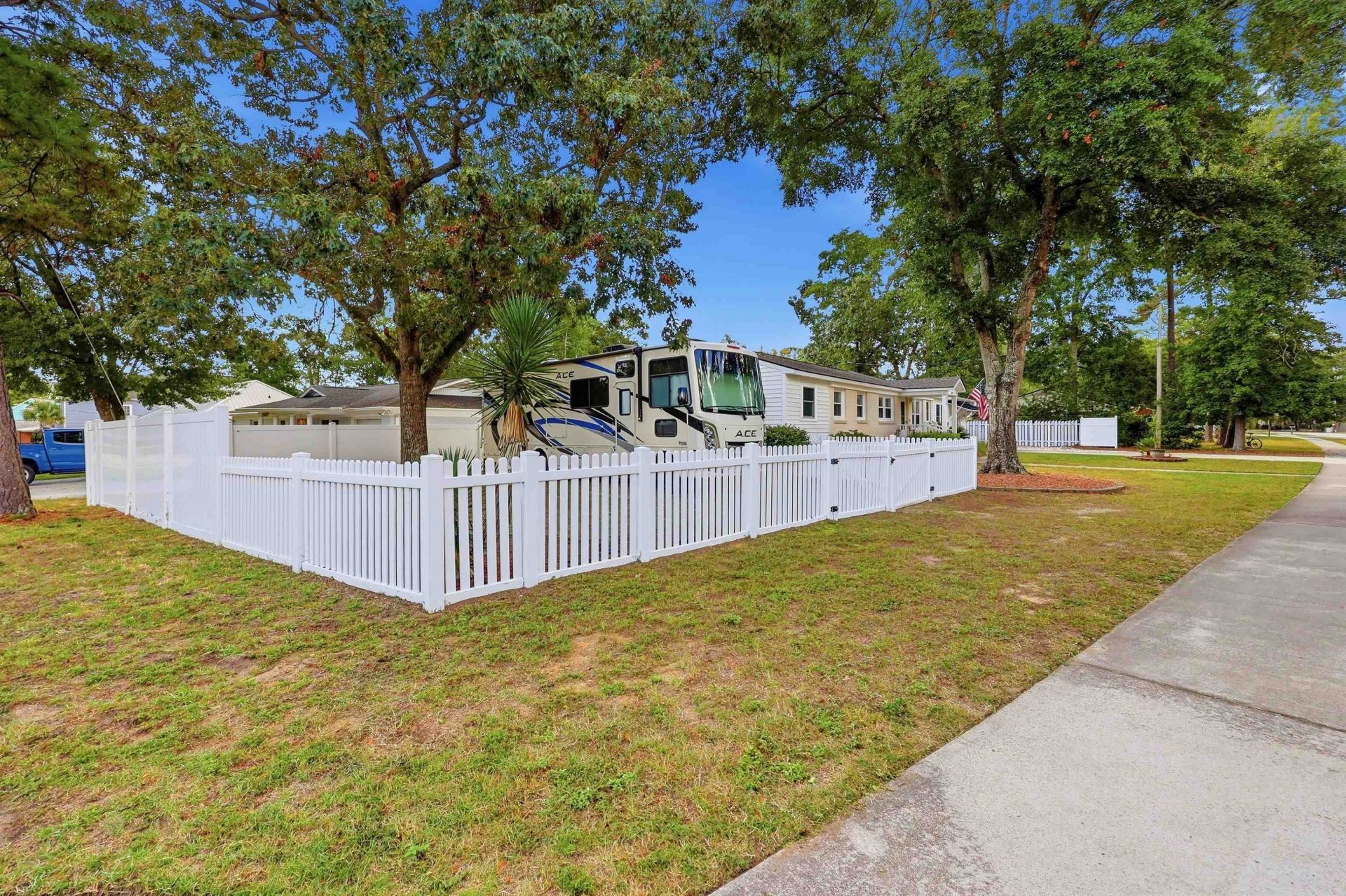 213 N Hollywood Dr. Photo 4