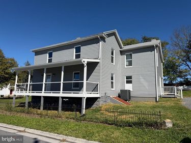 427 THOMPSON STREET, STRASBURG, VA 22657