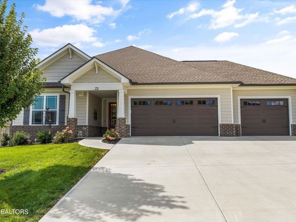 255 Trillium Tr, Lenoir City, TN 37771