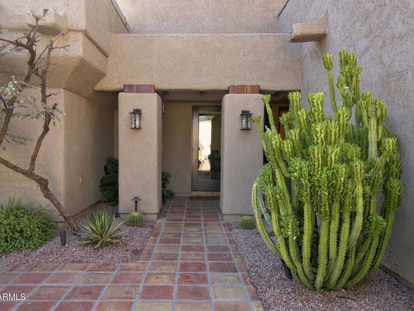 2626 E ARIZONA BILTMORE Circle, Unit 18, Phoenix, AZ 85016