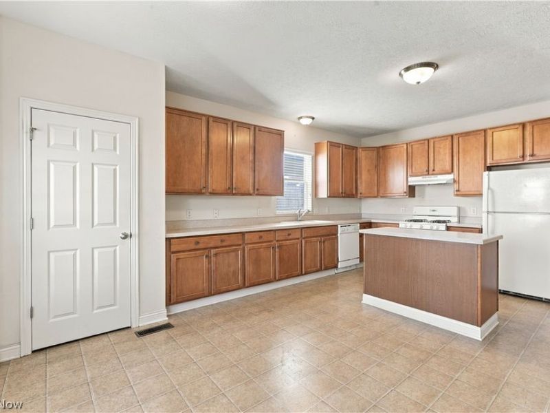 1489 E Quail Run Drive, Newark, OH 43055 Photo 14