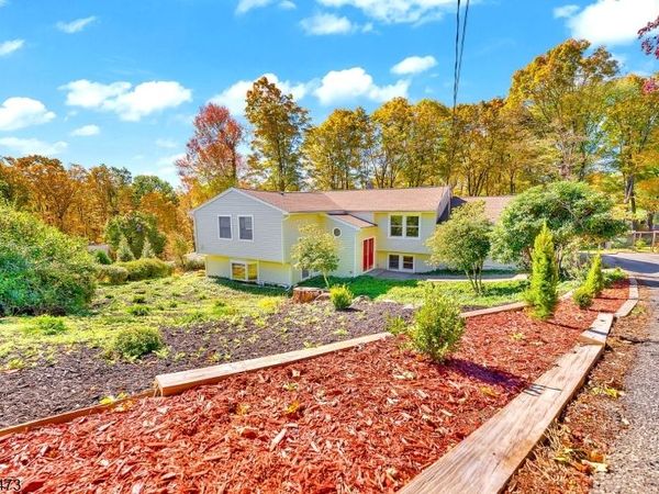 11 Mountain View Ter, Byram, NJ 07871