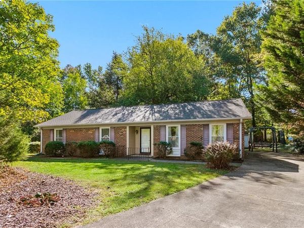 3 Roxby Court , Greensboro, NC 27455
