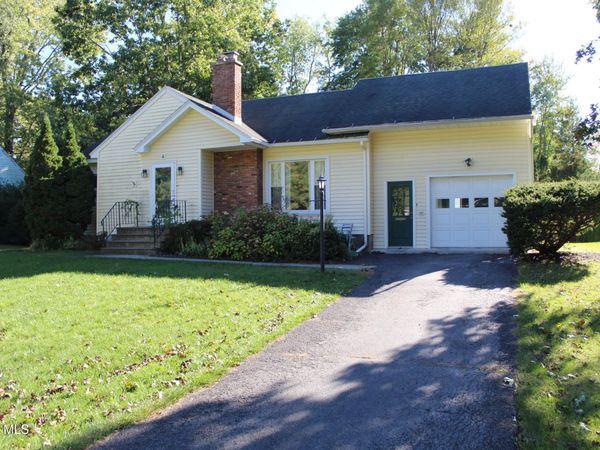4 Country Road, Albany, NY 12203