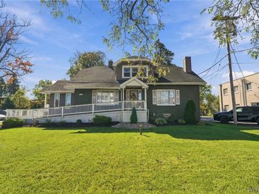 6797 Main Street , Williamsville, NY 14221