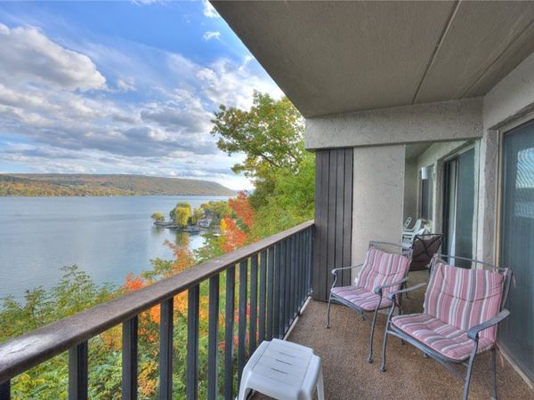 16 Cliffside Drive Drive, Canandaigua, NY 14424