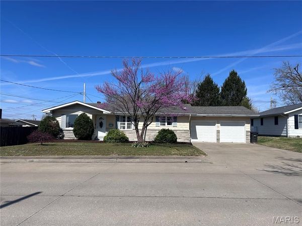 808 Bruce Street , Perryville, MO 63775