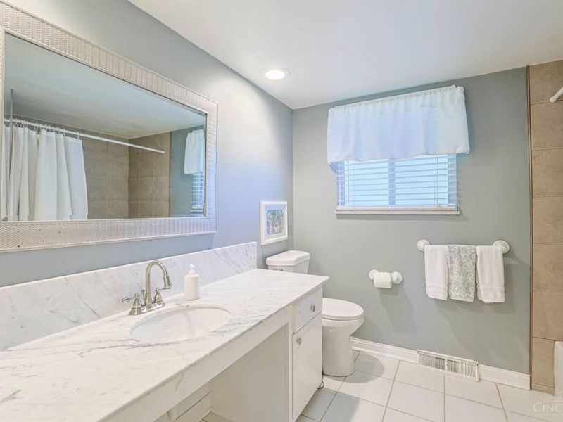 1077 Hawkstone Drive, Cincinnati, OH 45230 Photo 26