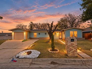 4940 Flagstone Drive, Fort Worth, TX 76114