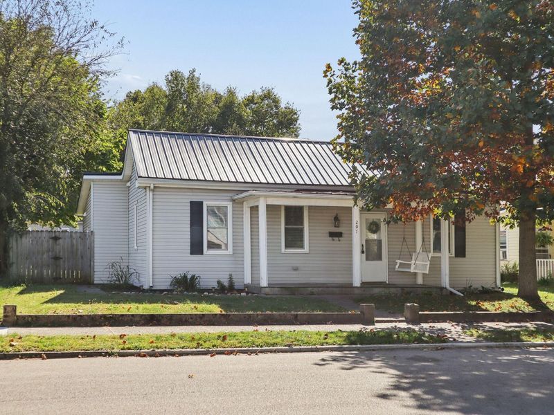 207 W Mill Street , Circleville, OH 43113 Photo 2