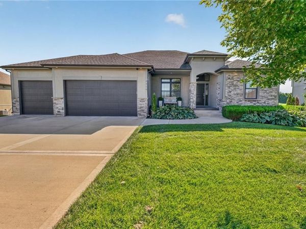 4316 S Stone Canyon Drive, Blue Springs, MO 64015
