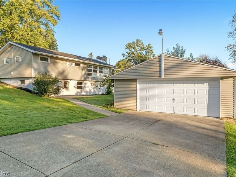1575 Hilbish Avenue, Akron, OH 44312 Photo 3