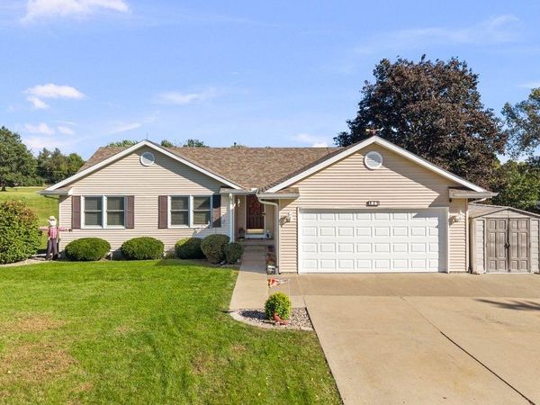 829 Fyre Lake Drive, Sherrard, IL 61281