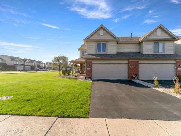 8229 Pecan Place , Frankfort, IL 60423