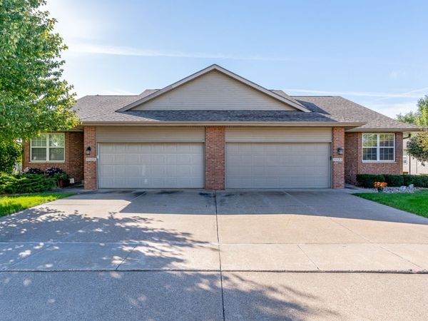5033 Red Fox Road , Bettendorf, IA 52722