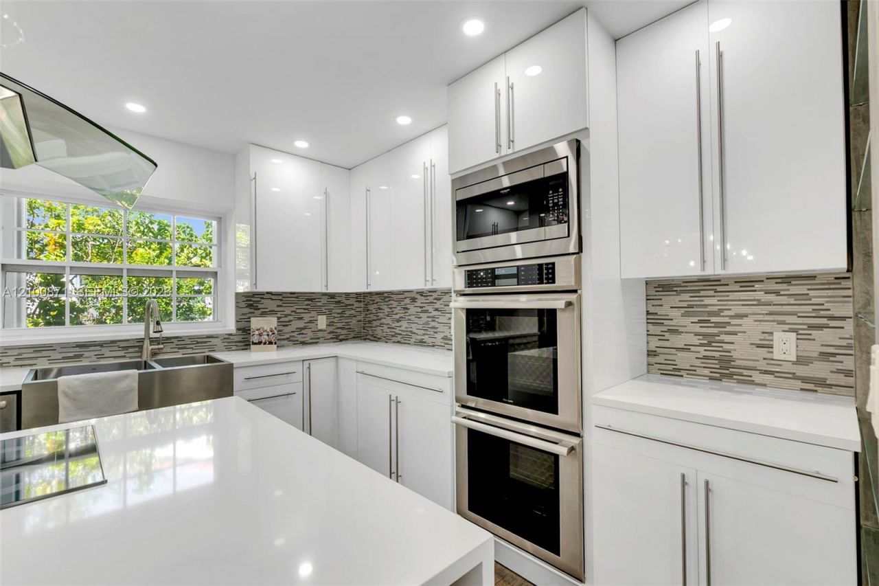 8810 Garland Ave, Surfside, FL 33154 Photo