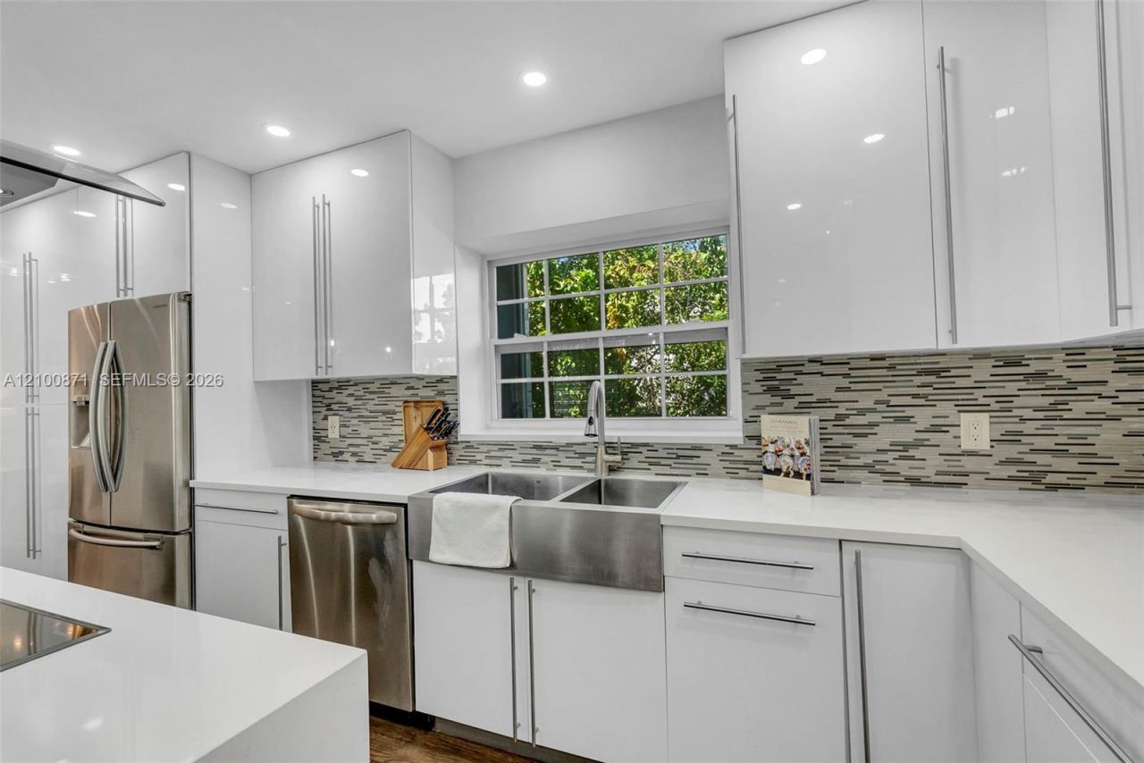 8810 Garland Ave, Surfside, FL 33154 Photo
