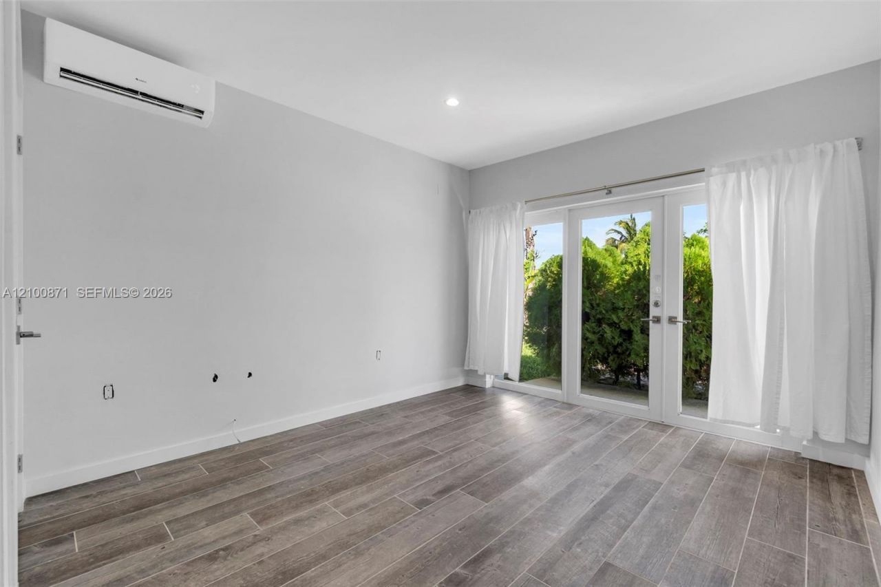8810 Garland Ave, Surfside, FL 33154 Photo