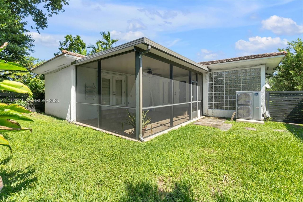 8810 Garland Ave, Surfside, FL 33154 Photo