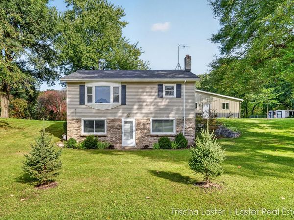 507 E M-89 Highway, Plainwell, MI 49080