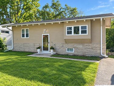 7533 Richmond Drive, Omaha, NE 68134
