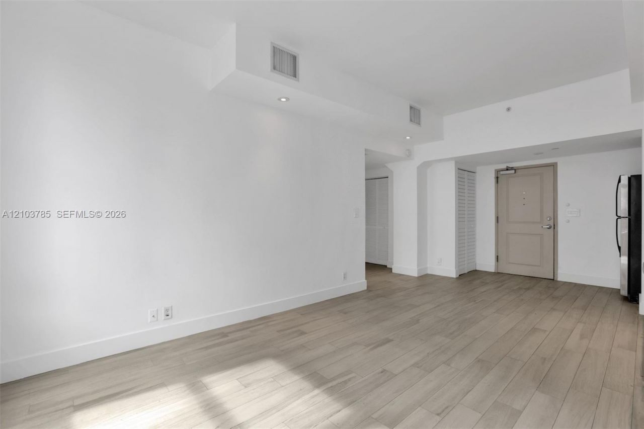 111 E Flagler St , Unit 902, Miami, FL 33131 Photo