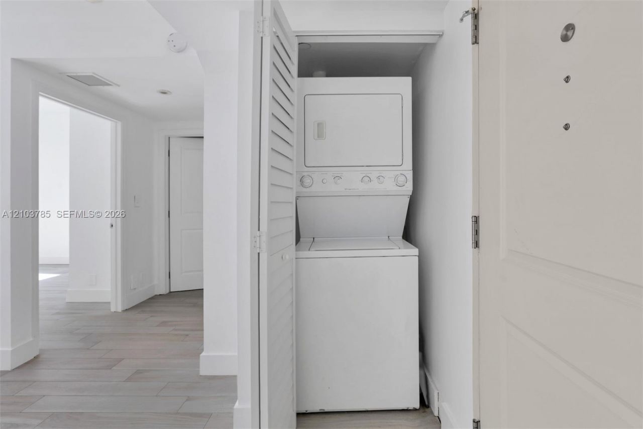111 E Flagler St , Unit 902, Miami, FL 33131 Photo