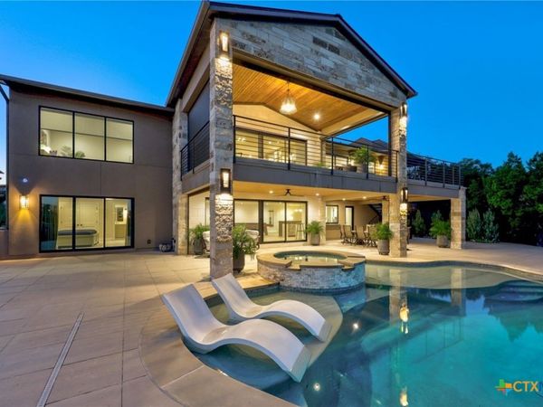 347 Venture Boulevard , Point Venture, TX 78645