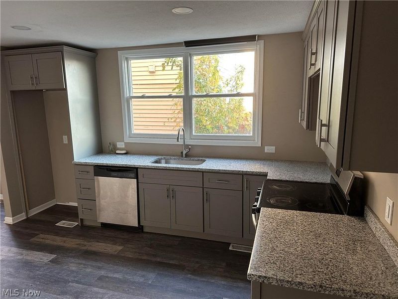 4511 Fenwick Avenue, Cleveland, OH 44102 Photo 6