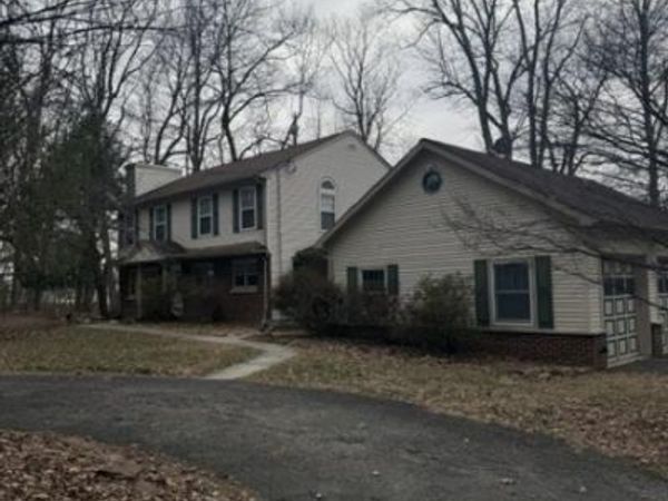 5 Linabury Ln, Chester, NJ 07930