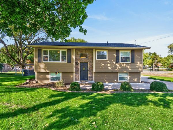 6860 NW 5th Street, Des Moines, IA 50313