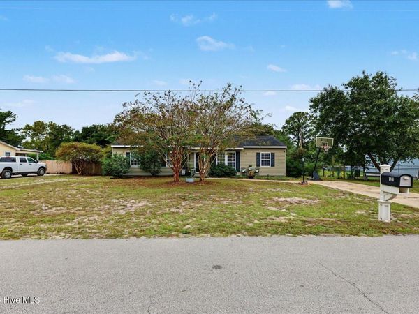 121 Freshwater Drive, Hubert, NC 28539