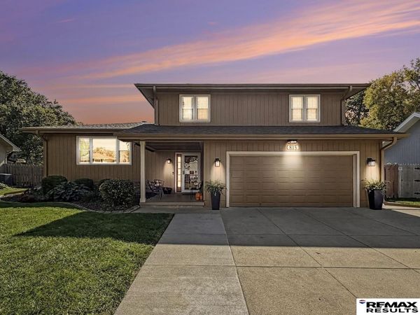815 Gayle Street, Papillion, NE 68046