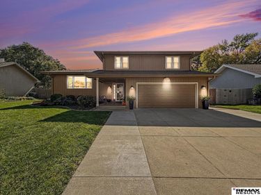815 Gayle Street, Papillion, NE 68046