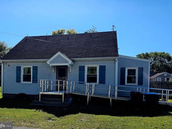 105 E 3RD STREET, SEAFORD, DE 19973