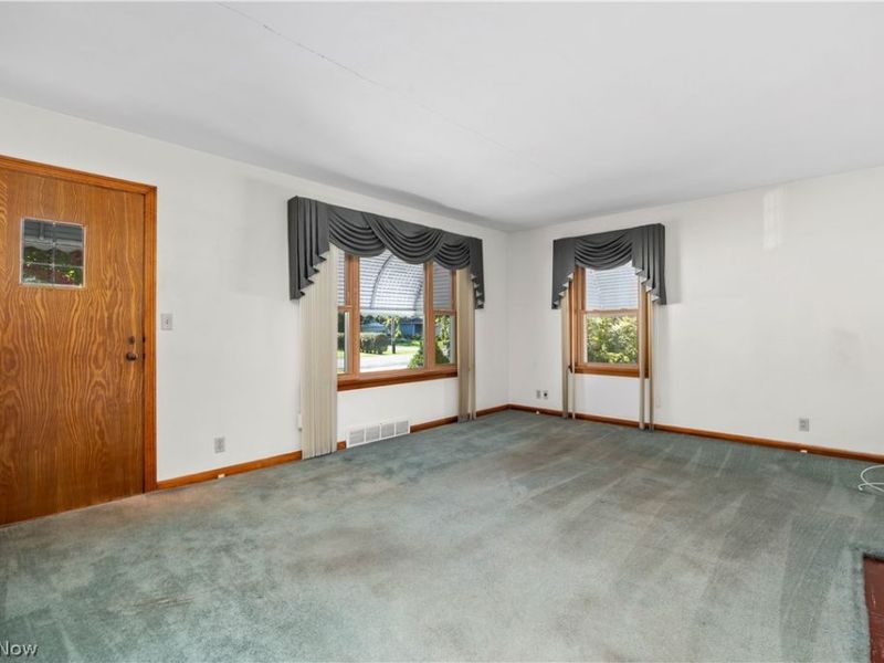 111 Yunker Court, Elyria, OH 44035 Photo 4